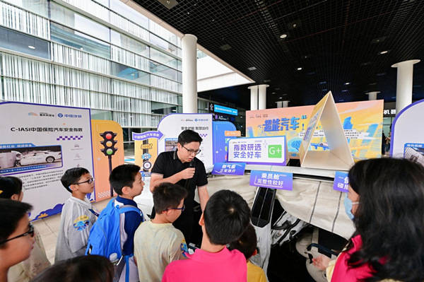 汽車“人”來啦! “超能汽車實驗室”亮相重慶科技館